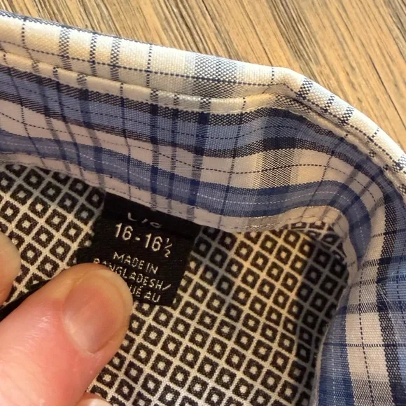 2 Van Heusen Travelers Short Sleeve Shirts Blue Plaid sz Large - Picture 7 of 8